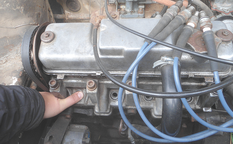 Проверка компрессии в двигателе автомобиля при помощи пальца