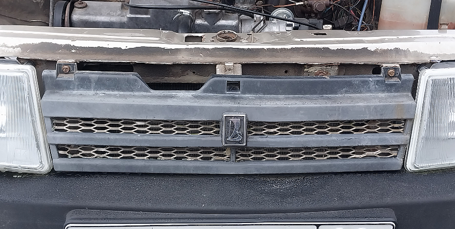 Установка сетки в решетку радиатора автомобилей ВАЗ 2108, 2109, 21099