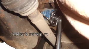 Специальным съемником снимаем масляный фильтр